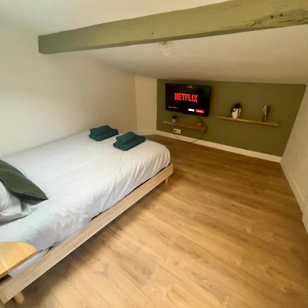 Sous Les Toits Du Parvis Apartment Niort Exterior foto