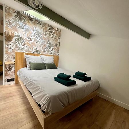 Sous Les Toits Du Parvis Apartment Niort Exterior foto